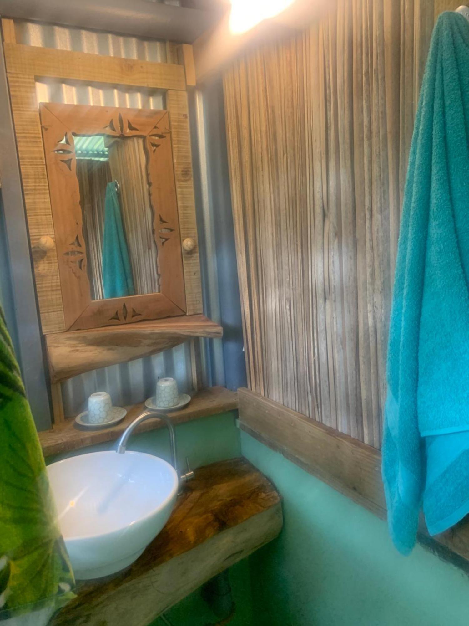 Lily Pad Lodge Bambou Kültér fotó